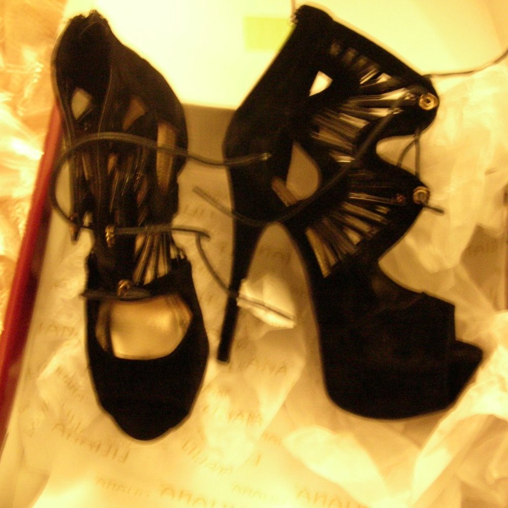 NIB Liliiana black velvet caged platform stilletto heel lace up booties size 8